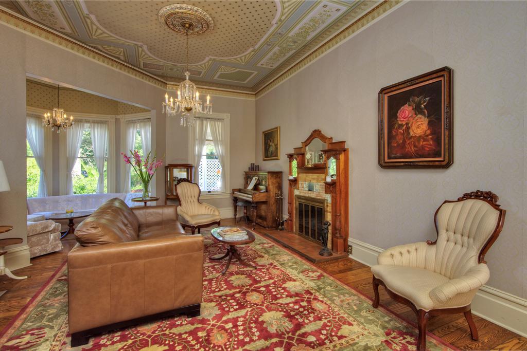 Bed and Breakfast The Pink Mansion à Calistoga Extérieur photo